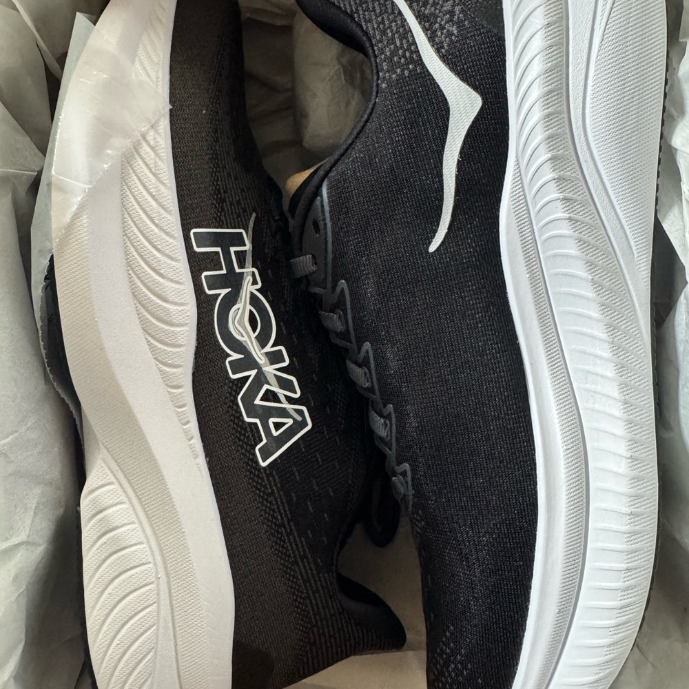 BRAND NEW HOKA MACH 6 – Women’s 9